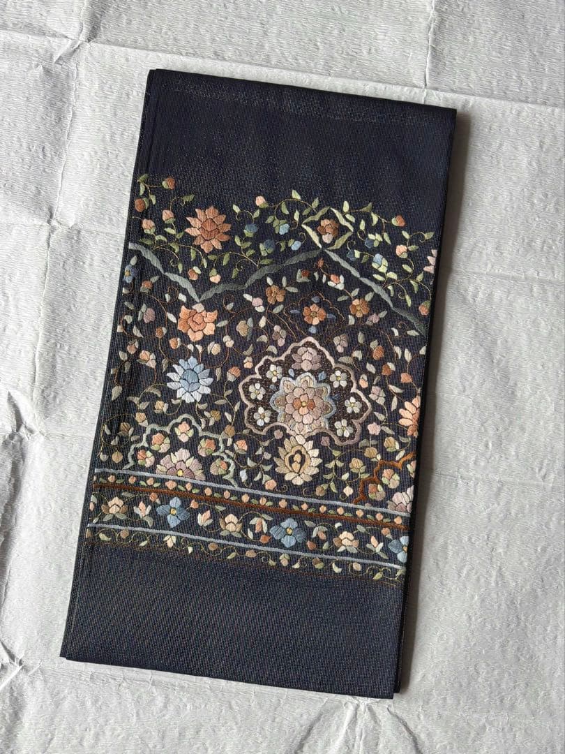 【未使用　お仕立て上り】　正絹　お太鼓柄　総刺繍　金通し　オリエンタル更紗