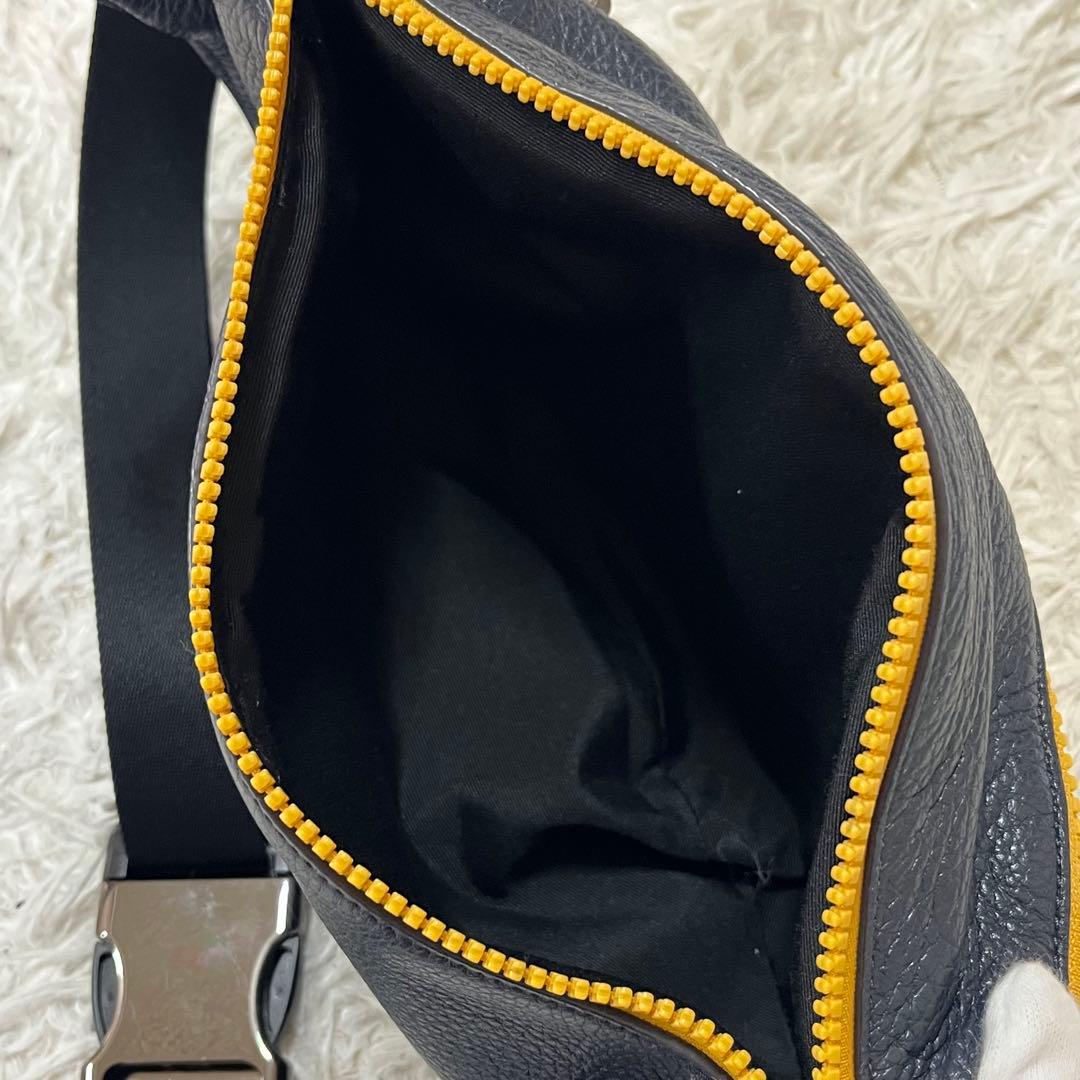 極美品✨限定品✨コーチ　ボディバッグ　スヌーピー　コラボ　レザー　ホワイト