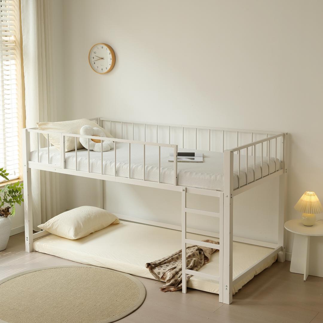 限定価格！ロータイプロフトベッド　シングルサイズ　省スペース　WHITE