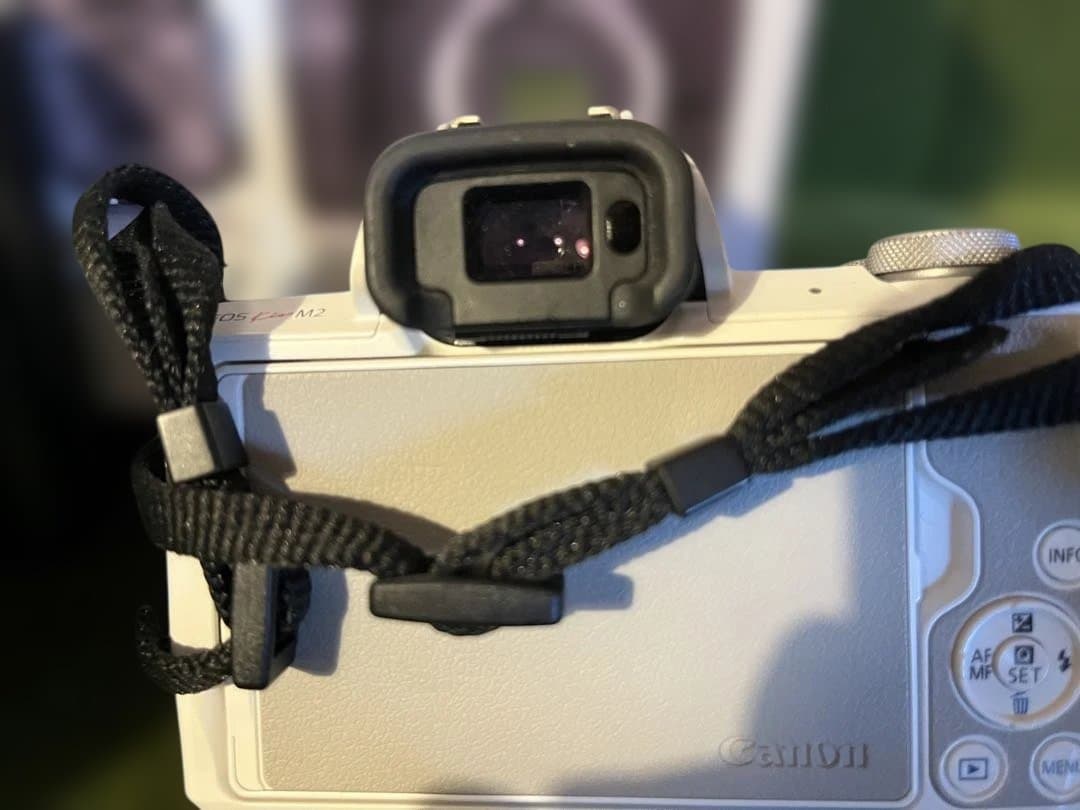 Canon EOS Kiss M2 ホワイト レンズ3本付き 単焦点パンケーキ含