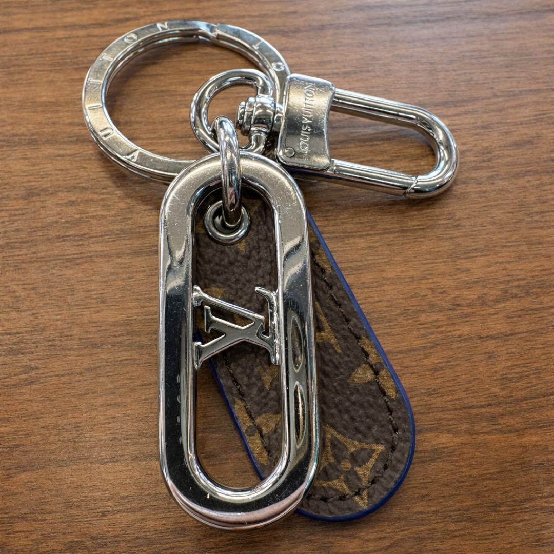ルイヴィトンLVシグネチャーキーリング チャーム
