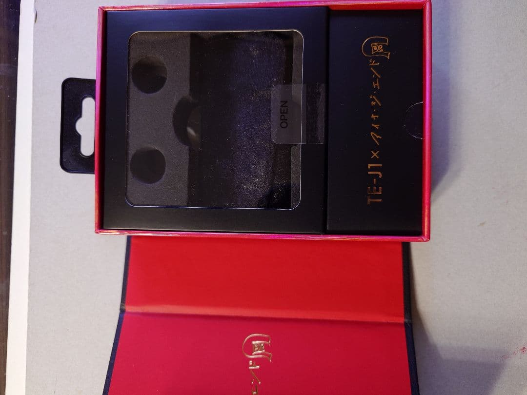 アイナ・ジ・エンドモデルAIVOT TE-J1 ワイヤレスイヤホン レッド