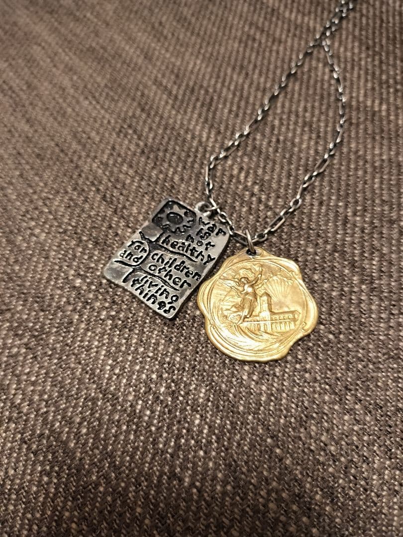 60sヴィンテージネックレスwar is not healthyローレン・シュナ