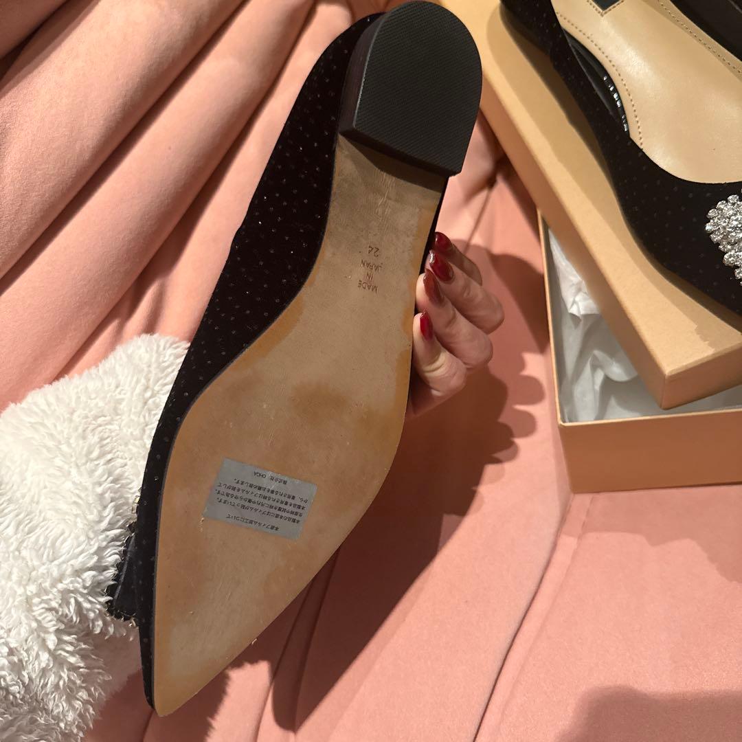 ビジュー付き黒フラットシューズ　OHGA