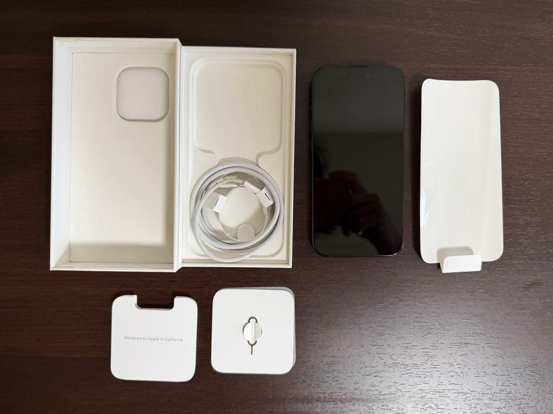 Apple iPhone 15 Pro 本体1TB+保護フィルム+ スマホカバー