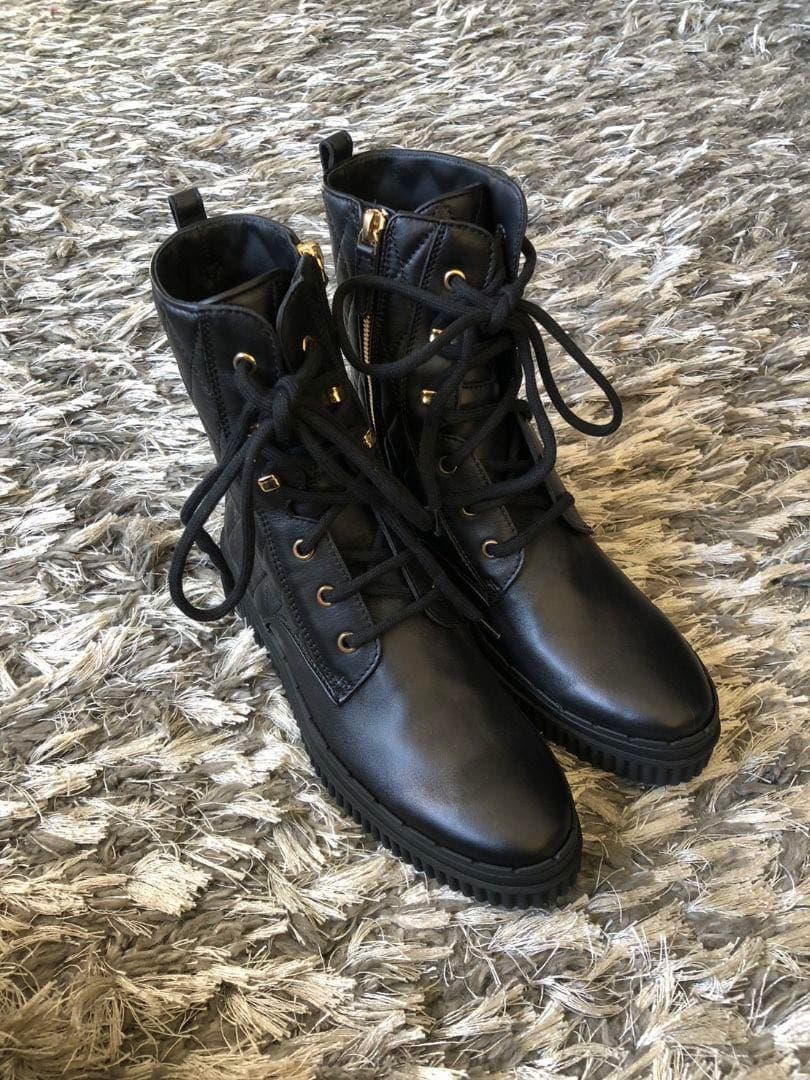 【限定デザイン】TOD'S 【美品】ブラック レザーミドルブーツ