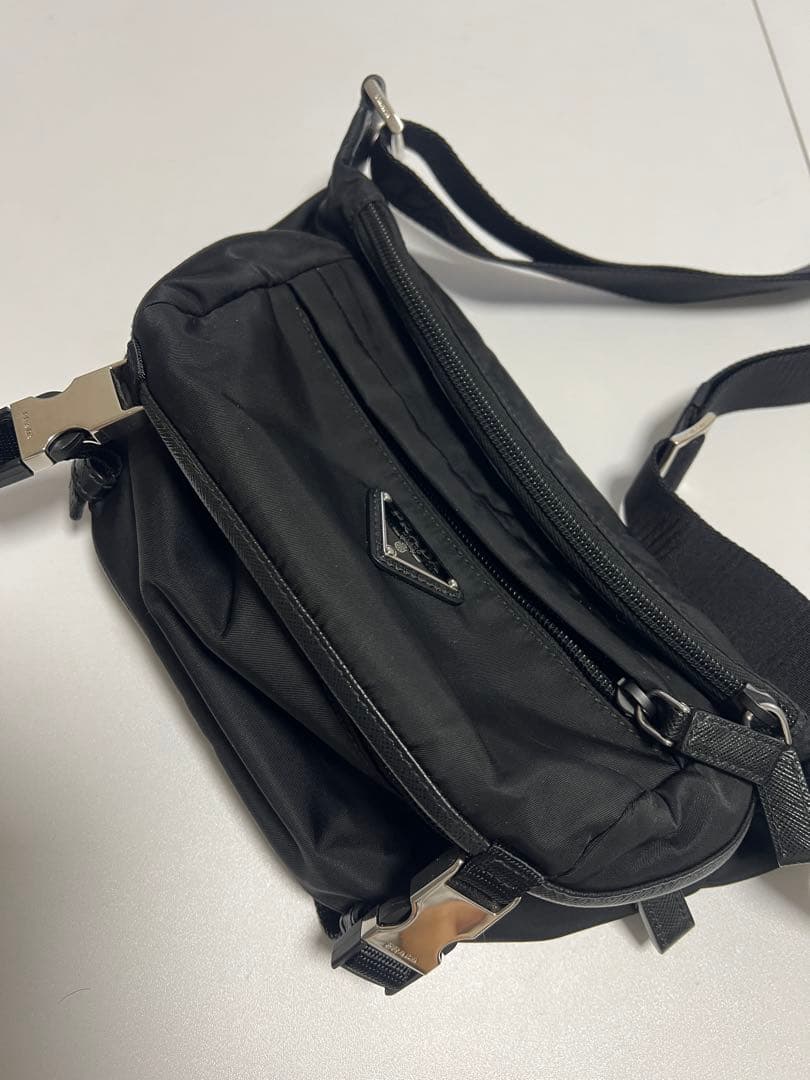 【もっと週末限定割引】PRADA Re-Nylon ボディバッグ 黒 正規品