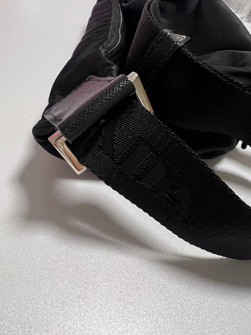 【もっと週末限定割引】PRADA Re-Nylon ボディバッグ 黒 正規品