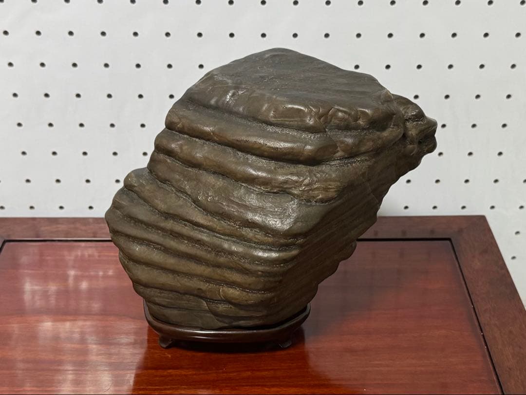 瀬田川石 三大銘石 水石 鑑賞石 天然石 虎石 黒石 滋賀県産 台座 木箱付き