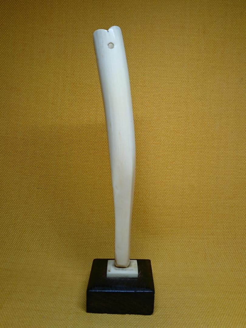 【美品】一輪挿し　花器　牙材　骨董　置物　インテリア　工芸品　美術品　A2623