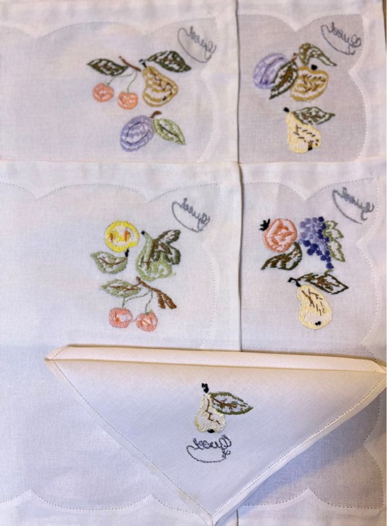 【美品・未使用】GUCCI グッチ　手刺繍ランチョンマット　４枚セット