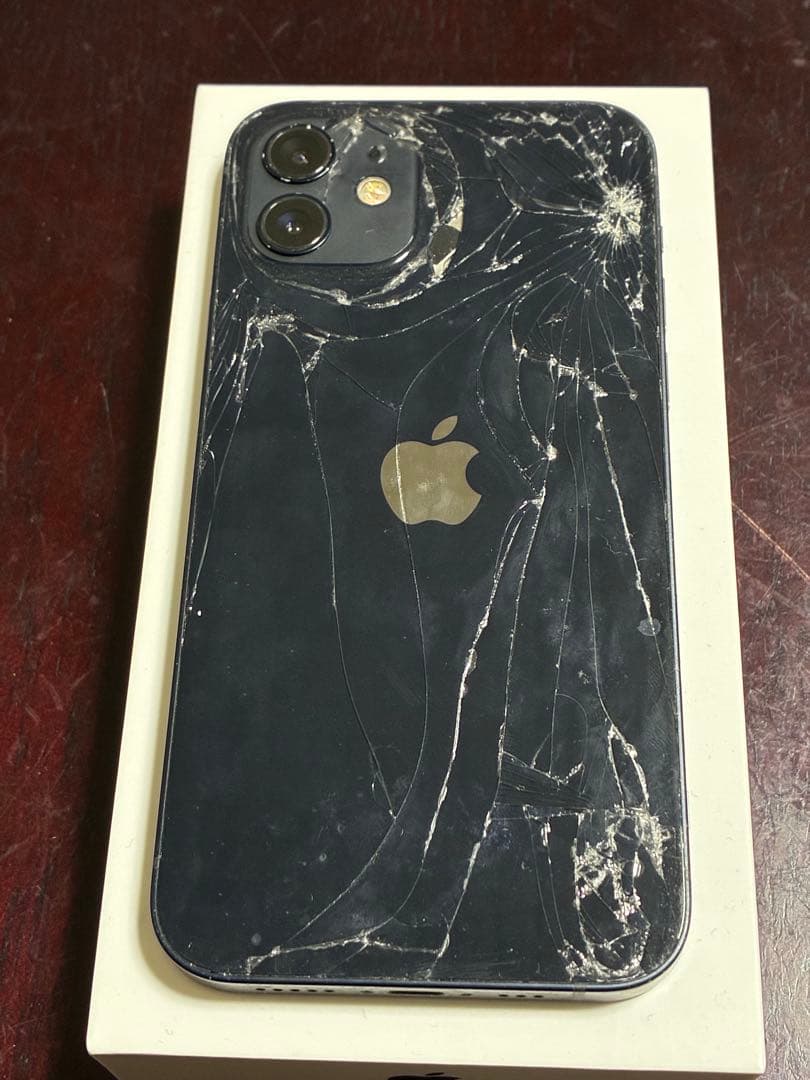 iPhone12 128GB ブラック（背面割れ）