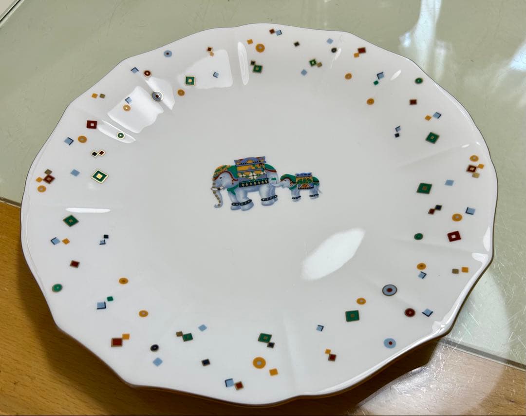 ナルミ　幸せを呼ぶ象　ボウル　大皿　ペア　カップ&ソーサー　ソルト&ペッパー