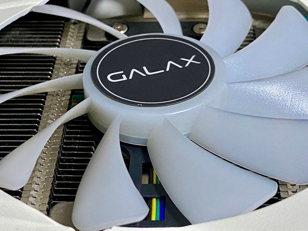 GTX1070Ti EX-SNPR White /グラボ