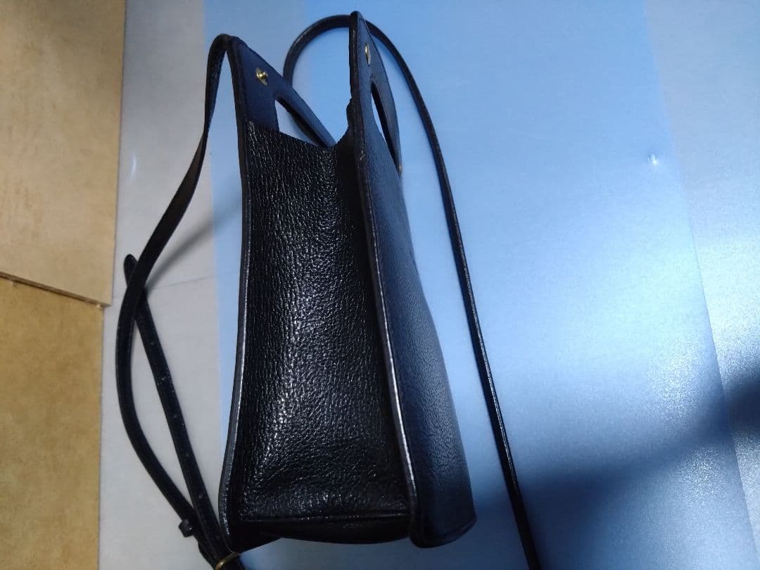 イルビゾンテ黒レザーショルダーバッグ ハンドル付き