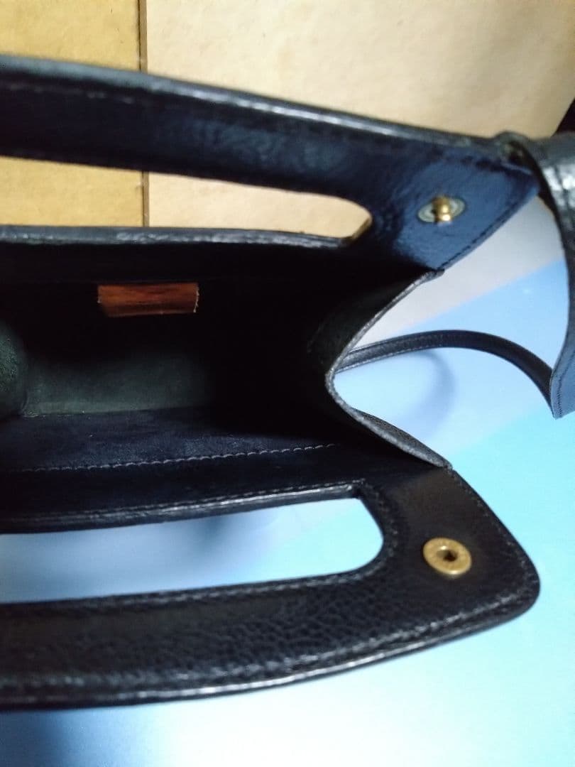 イルビゾンテ黒レザーショルダーバッグ ハンドル付き