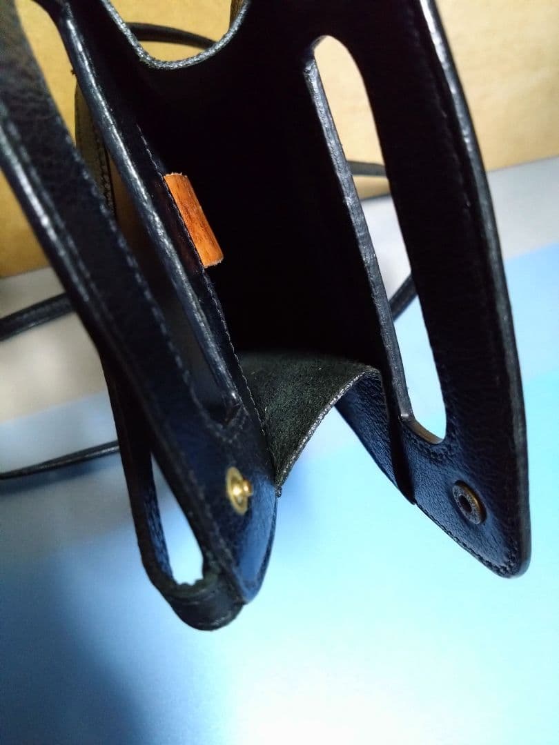 イルビゾンテ黒レザーショルダーバッグ ハンドル付き