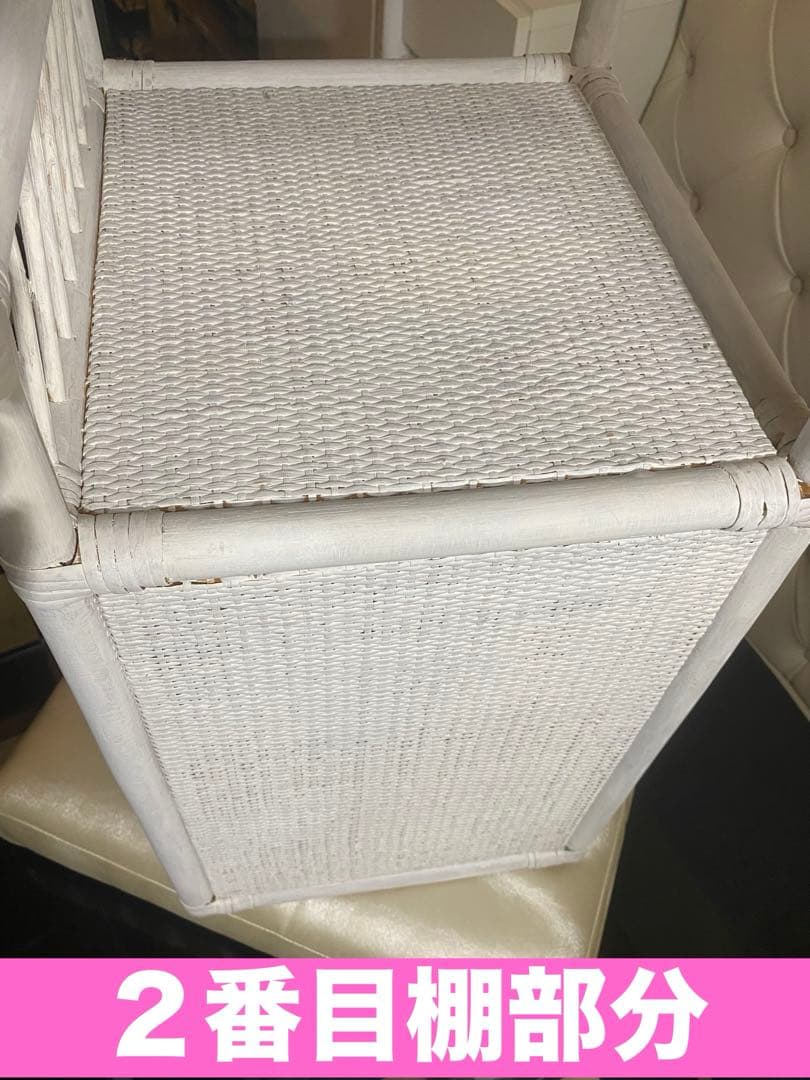 希少 デザイン♦️飾り棚付き コンパクト 収納♦️便利な３段引き出し♦️ホワイトラタン