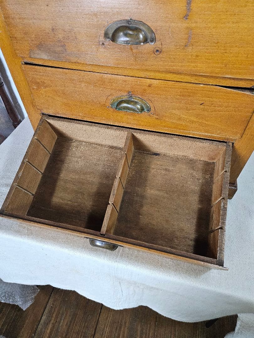 英国アンティーク 木製の小引き出し チェスト 小物入れ 抽斗 三段 仕切り付き