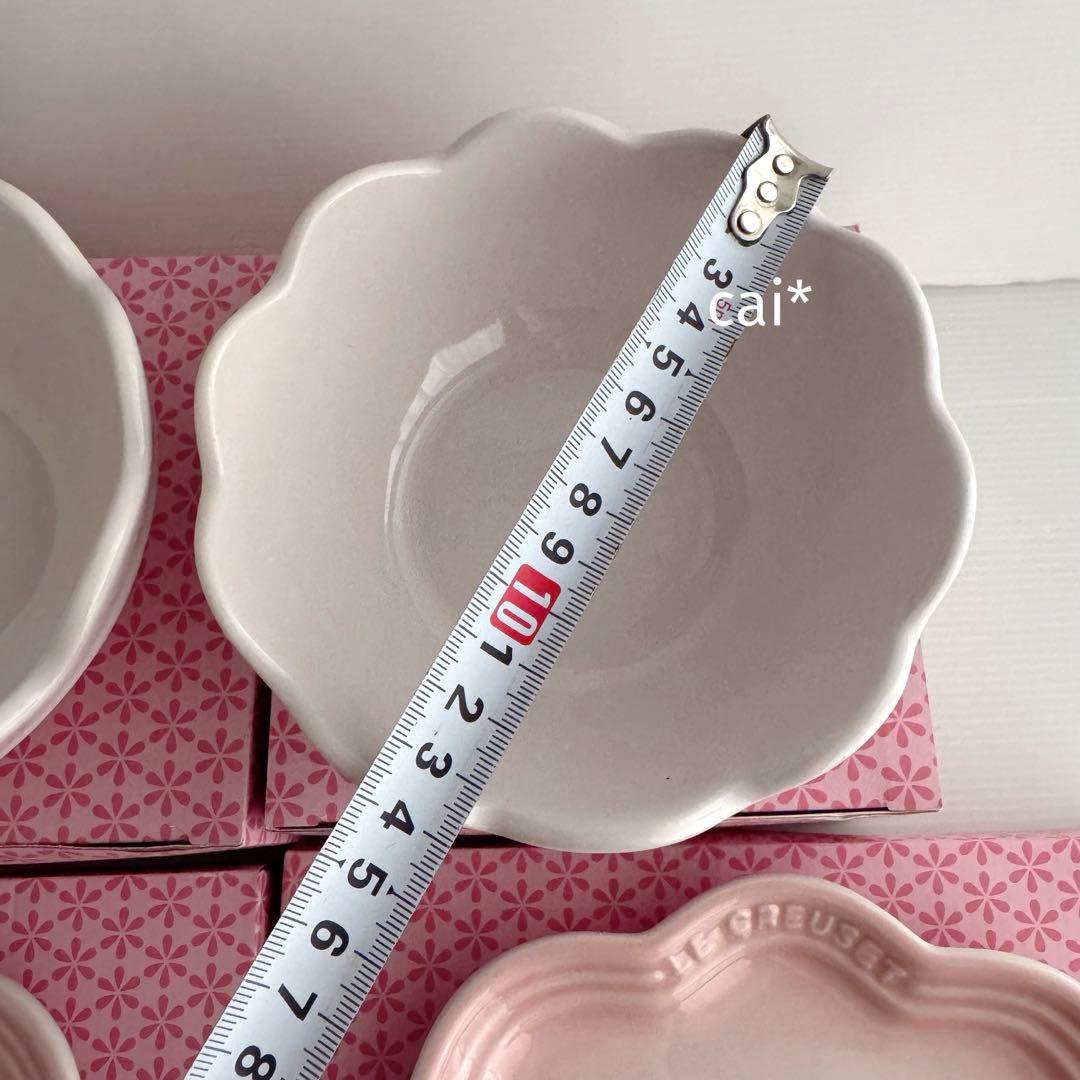 4点【新品】ルクルーゼ　フラワープレート　フリルボウル　シェルピンク