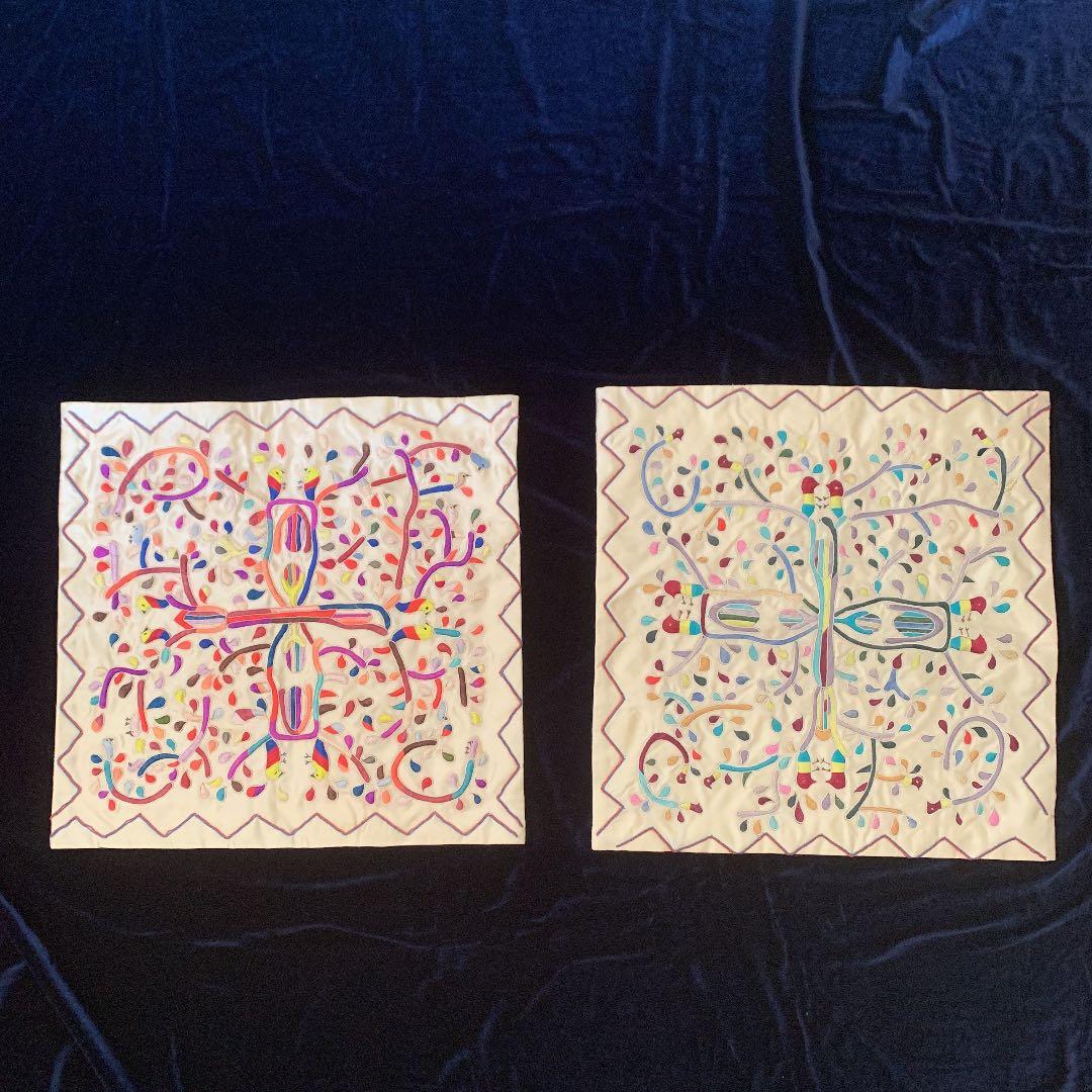 手刺繍のクッションカバー