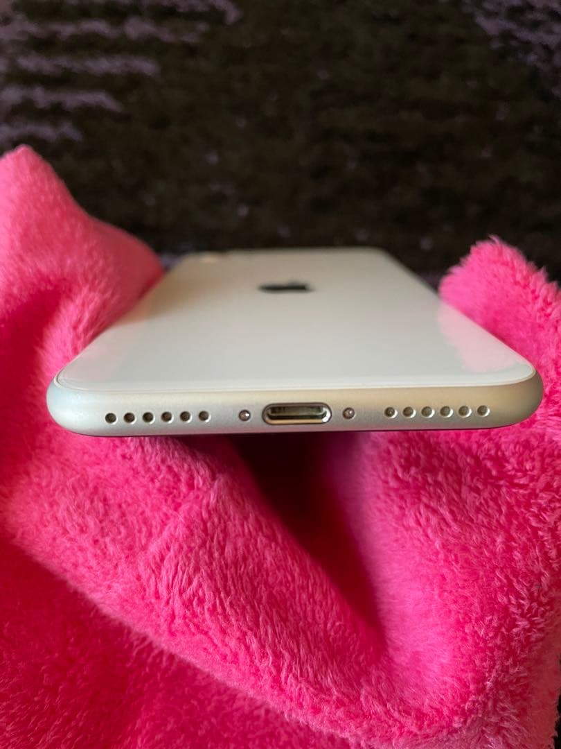 iPhone SE 第2世代　シルバー　64GB