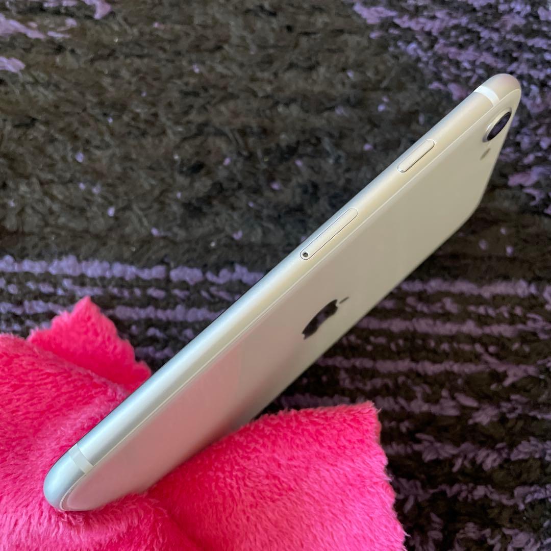 iPhone SE 第2世代　シルバー　64GB