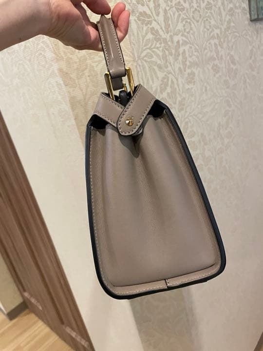 フェンディ FENDI ピーカブー　エッセンシャリー