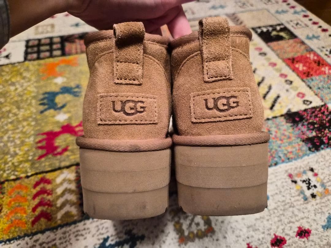 Ugg クラシック ウルトラミニプラットフォーム ブーツ