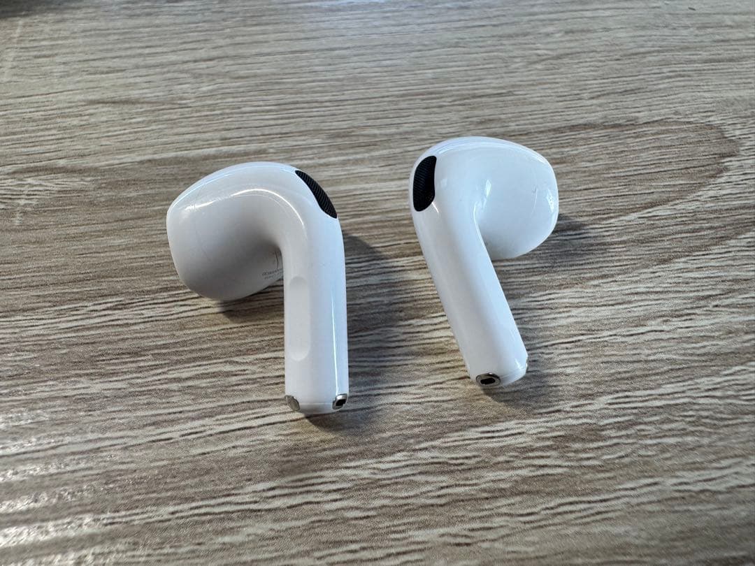Apple AirPods（第4世代）標準モデル A3058 美品