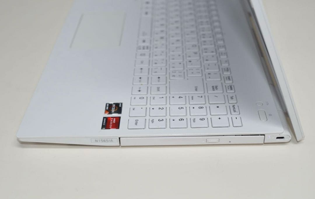 ノートパソコン NEC Ryzen7 4700u メモリー8GB SSD512