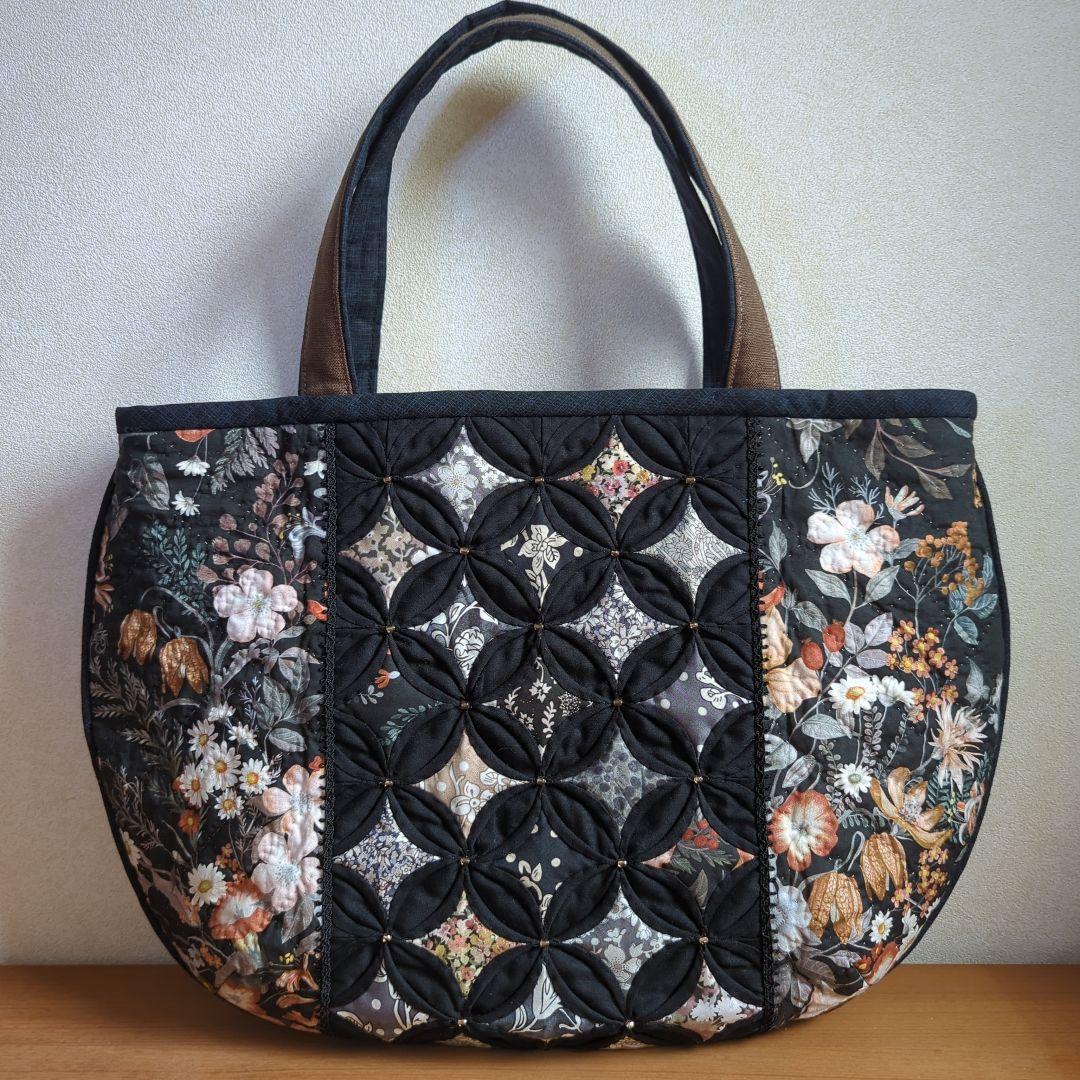 ✿リバティ✕パッチワーク✿　カテドラルウィンドウのハーフムーンバック　〈ピンク〉