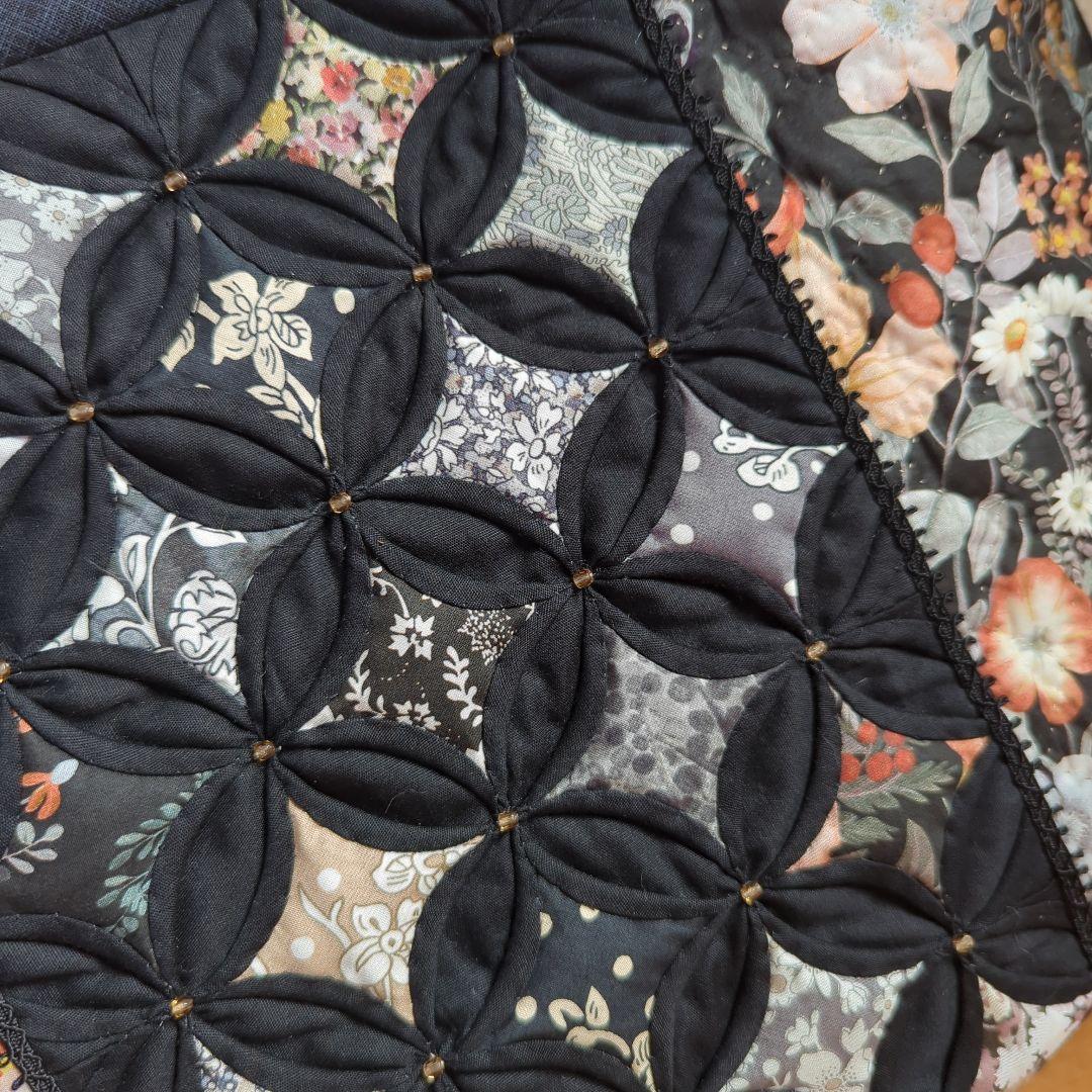 ✿リバティ✕パッチワーク✿　カテドラルウィンドウのハーフムーンバック　〈ピンク〉