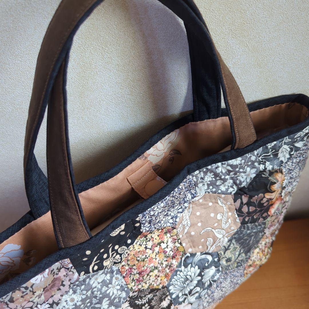 ✿リバティ✕パッチワーク✿　カテドラルウィンドウのハーフムーンバック　〈ピンク〉