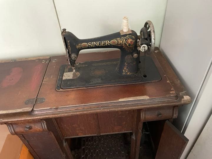 SINGER(シンガー )社製のアンティークミシンです。