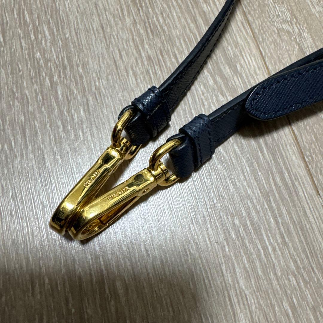 PRADA ネイビーレザーショルダーストラップ