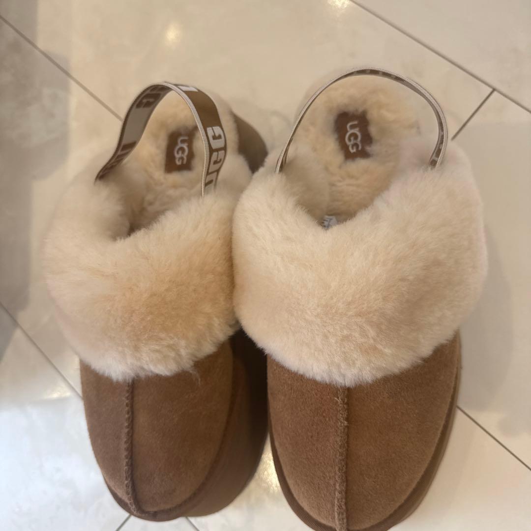 UGG FUNKETTE チェスナット　25センチ