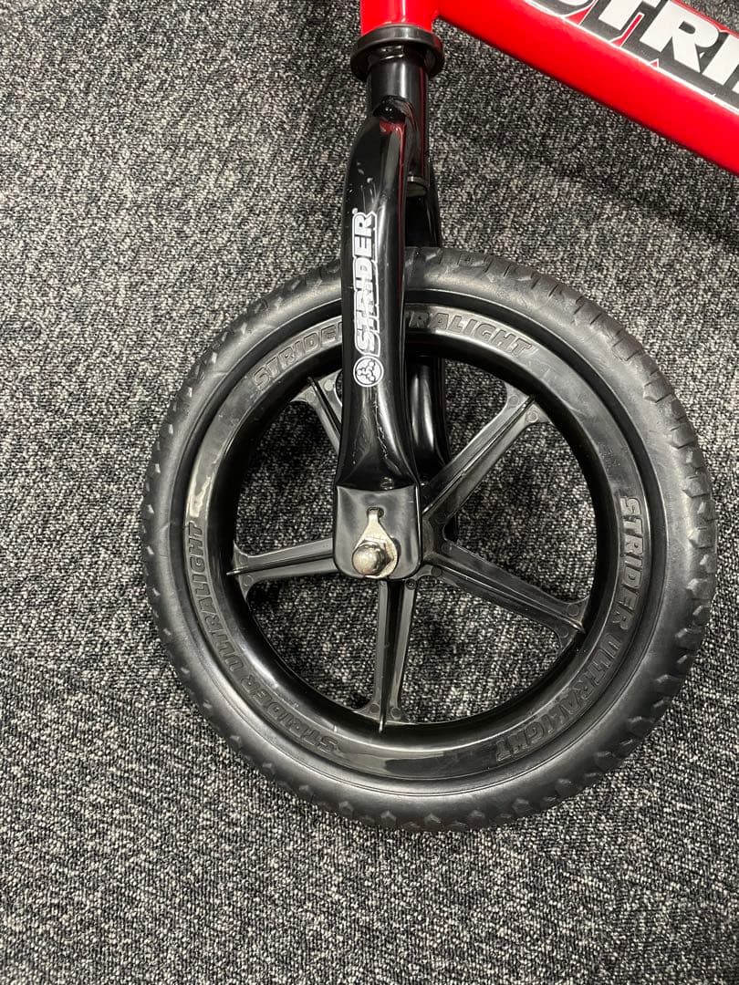 ストライダー　スポーツ　12インチ　レッド