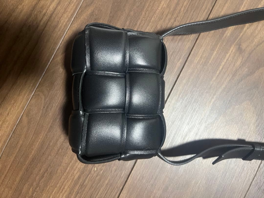 最終値下げ‼️ボッテガヴェネタ　パデッドカセット ミニ　ショルダーバッグ