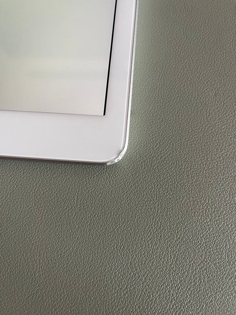 iPad第6世代 シルバー MR6P2J/A　A1954 32GB