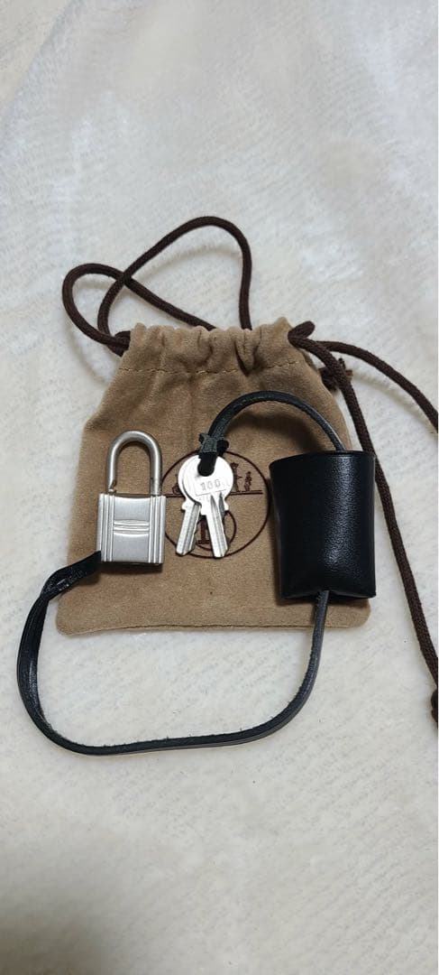 エルメス 南京錠 鍵2本付き シルバー