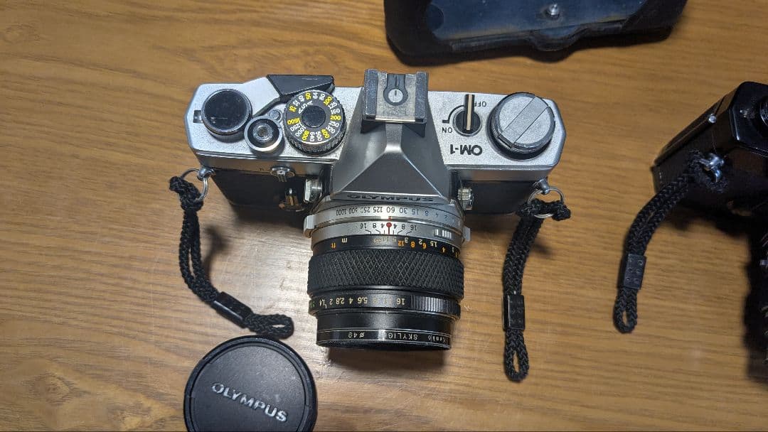 OLYMPUS　OM-1　白黒２台セットで