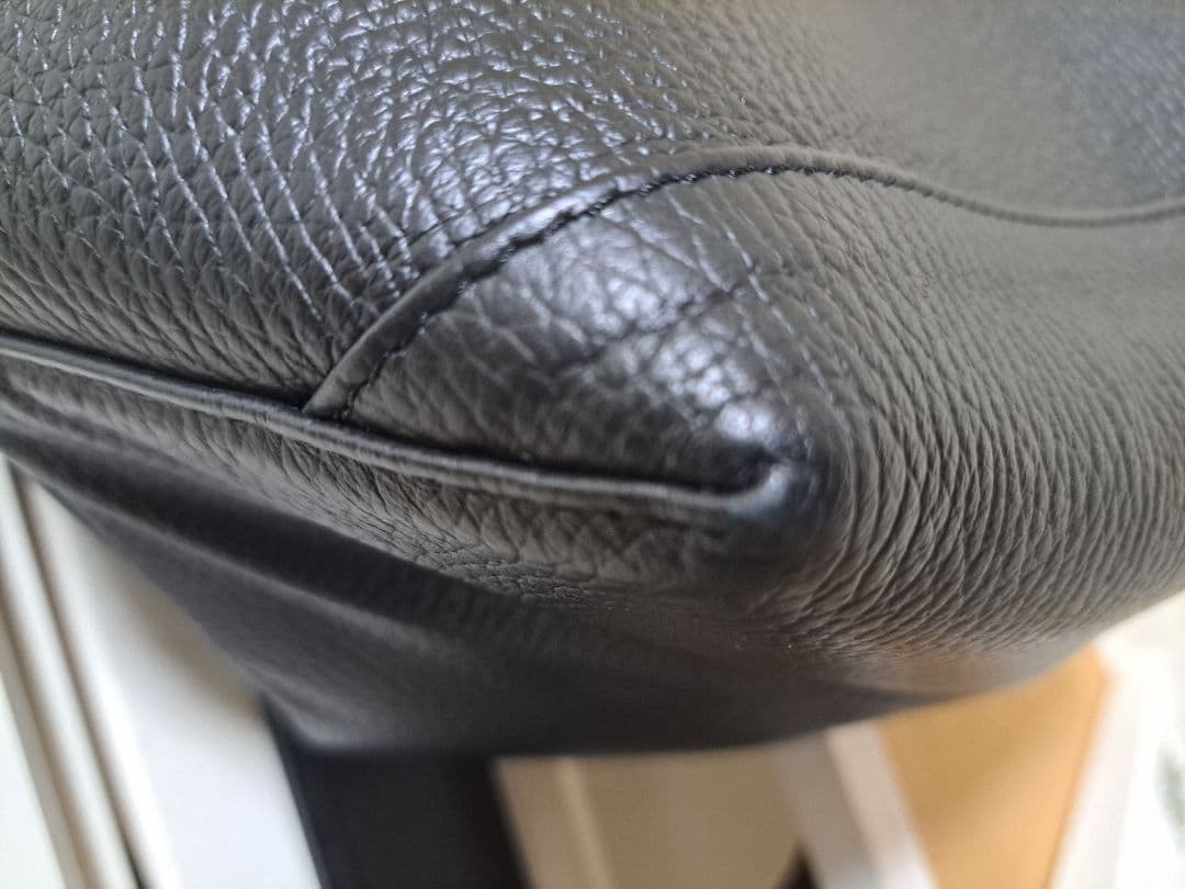 ヤングアンドオルセン　ブラックレザーバック