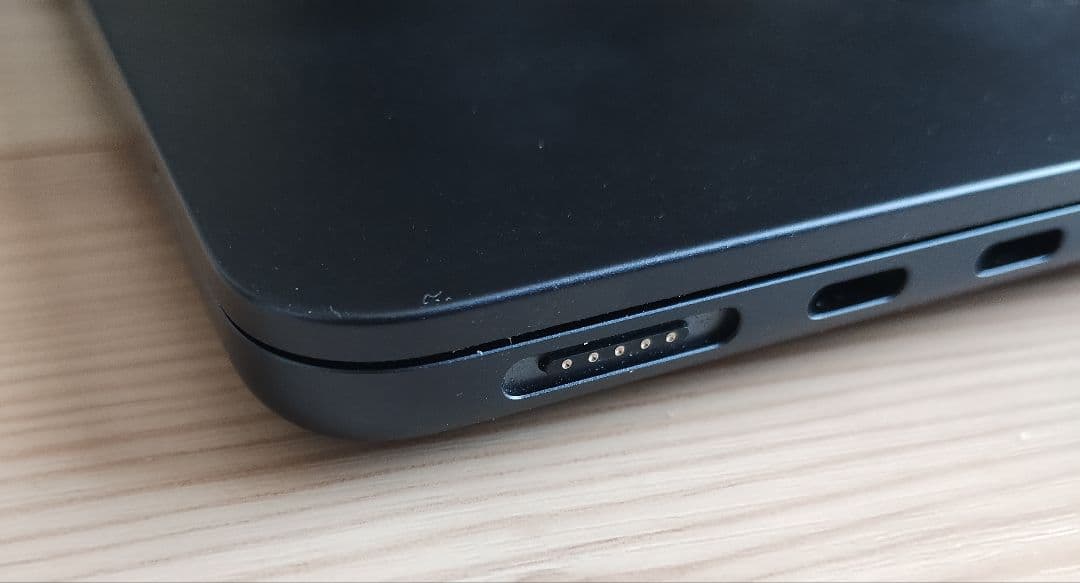 【液晶難有】Apple Macbook Air 2022 13.6インチ M2