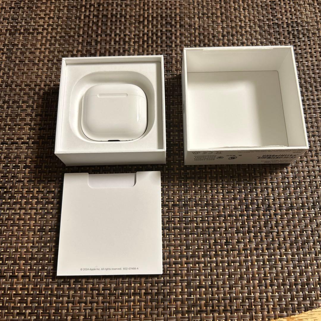 【ほぼ新品】Apple AirPods 4 ANC搭載　本体 ホワイト