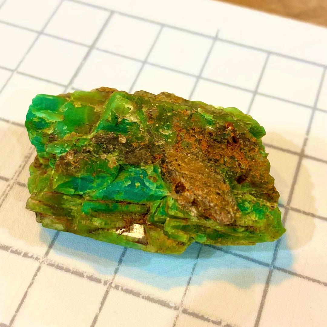 エメラルド　原石　パキスタン産