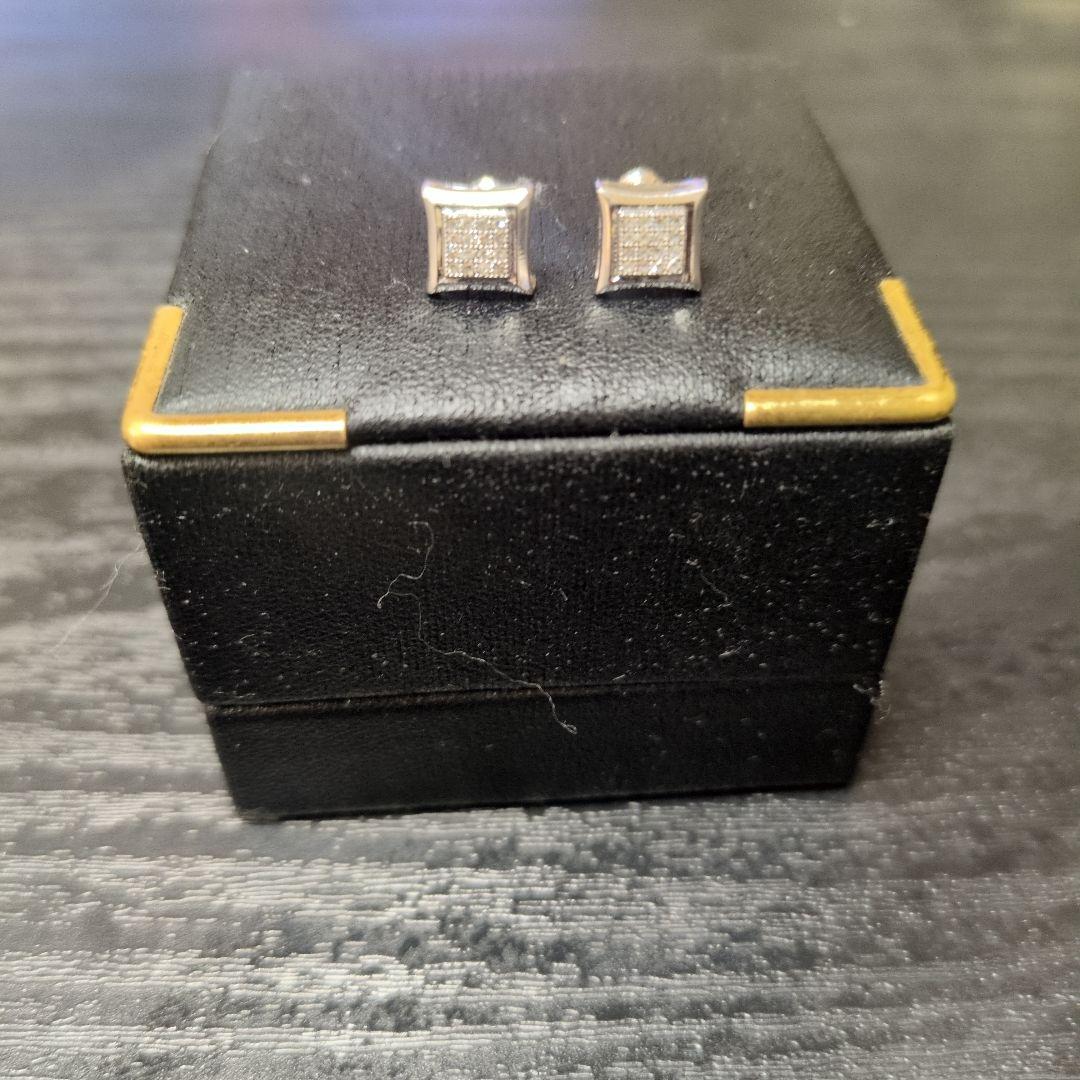 アヴァランチ10Kホワイトゴールド ダイヤモンドピアス 2個セット