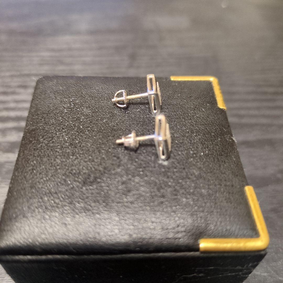 アヴァランチ10Kホワイトゴールド ダイヤモンドピアス 2個セット