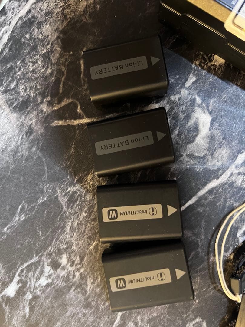 SONY NEX-5Rホワイト 一眼レフカメラ　バッテリー×4　自撮りスイッチ等