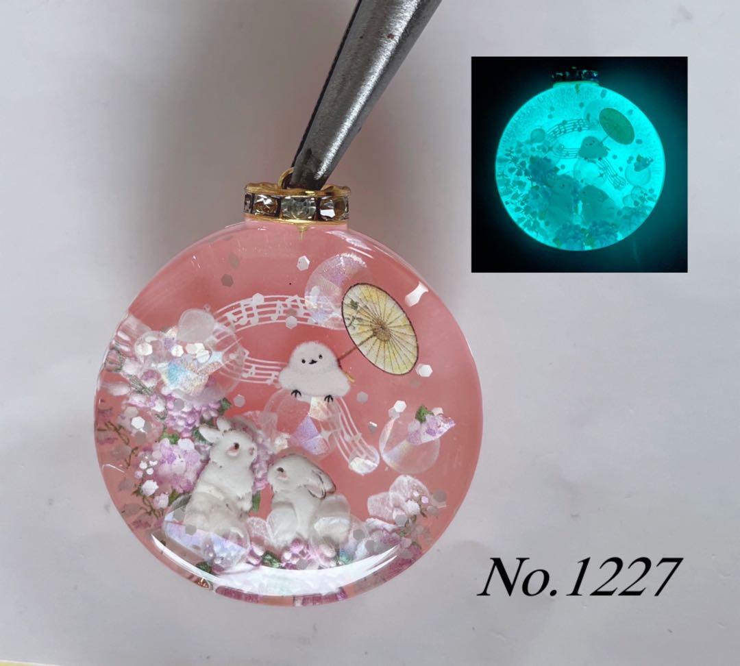 RUKURUKU/レジン/海辺の子猫達　蓄光　オルゴナイトキーホルダー